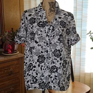 White Stag shirt sleeved floral blk/white blouse